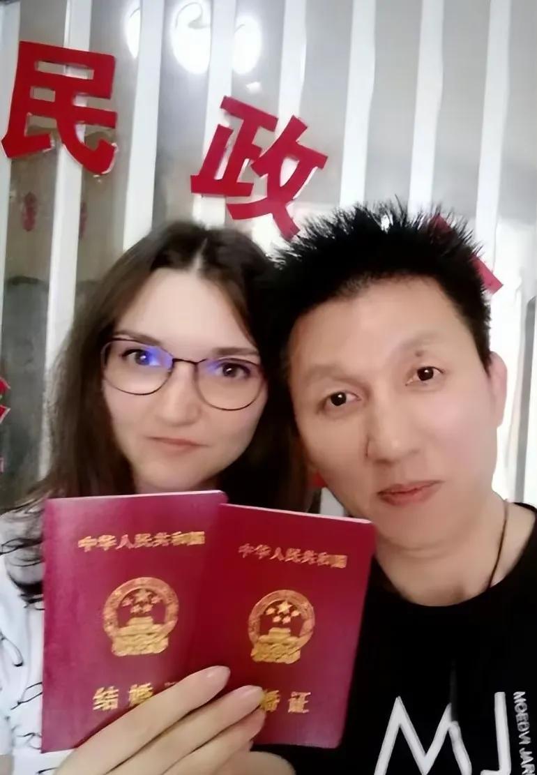 跨越国界的爱情，中国小伙与俄女子的婚姻之旅