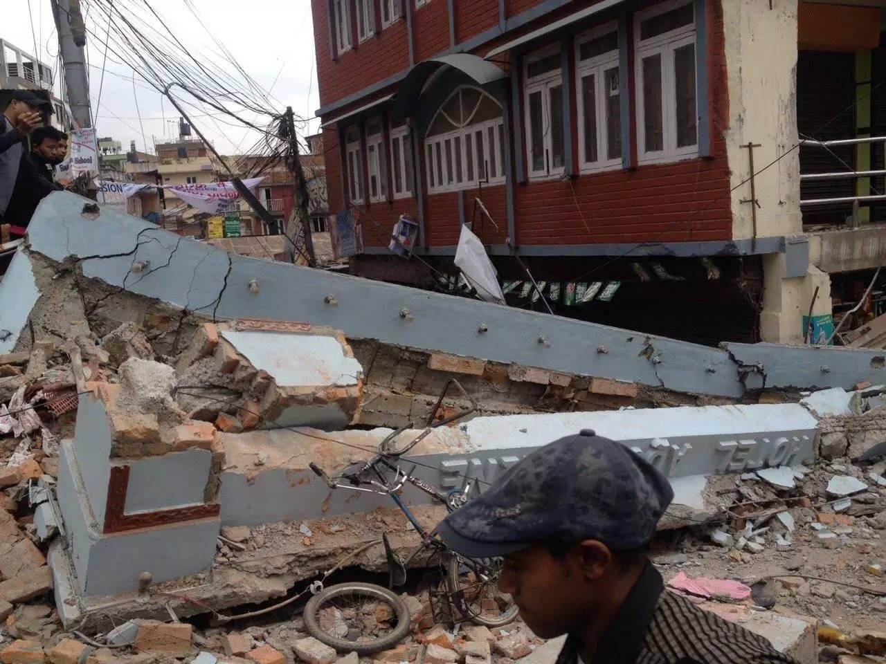 台湾南部极浅层地震的影响与启示